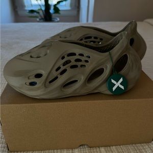 Adidas Yeezy Foam RNNR